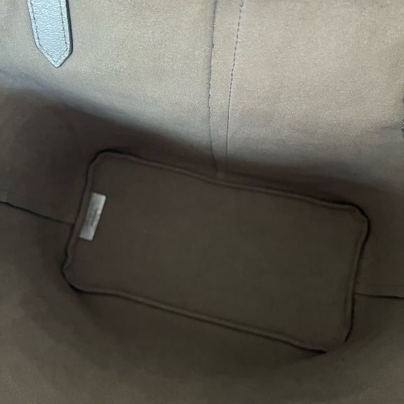 SOLD ❌ Givenchy Metallic Silver Leather Antigona Shopper Tote bag - Picture 14 of 16